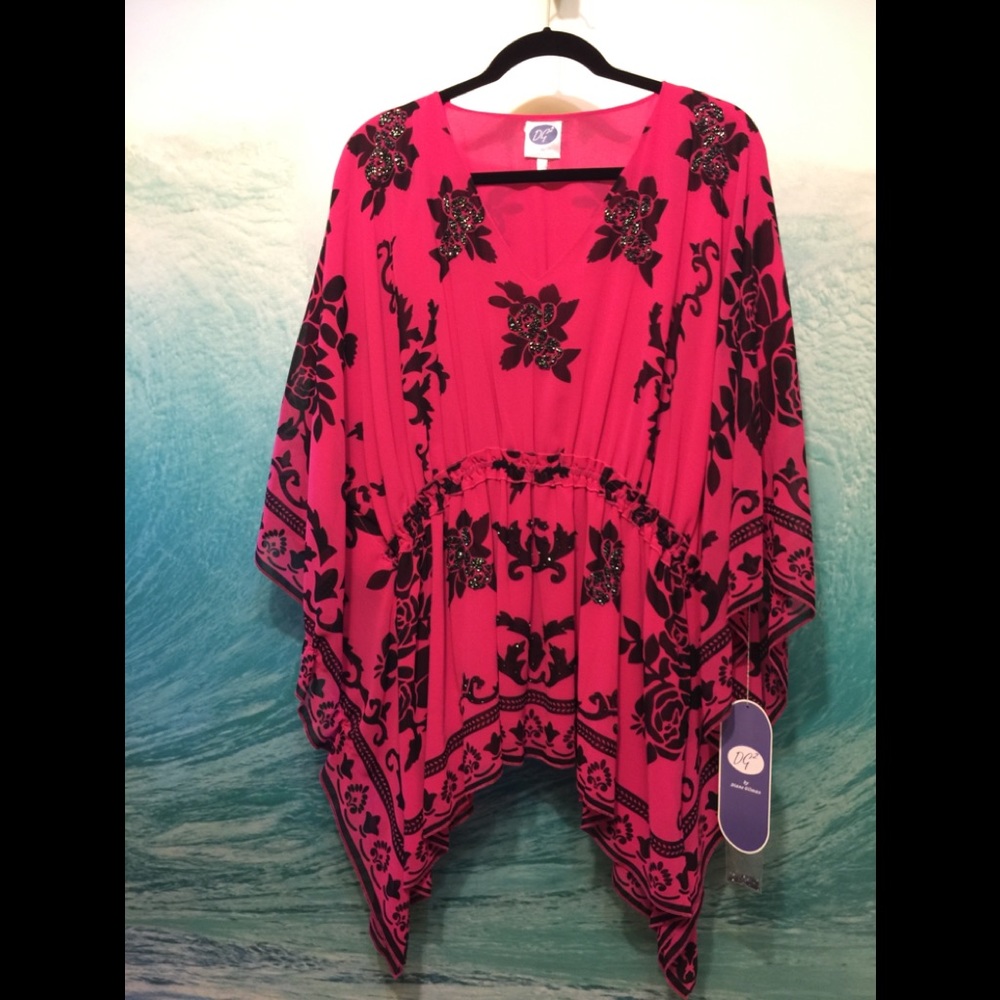 New DG2 fuchsia and black top with tags